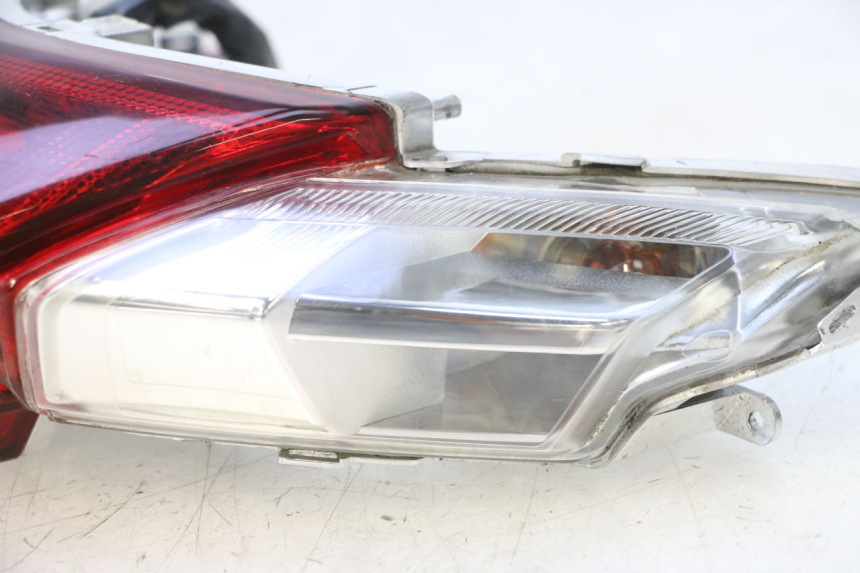 photo de Luz traseira PIAGGIO LIBERTY IGET 4T 50 (2015 - 2020) - Outro ângulo de visão