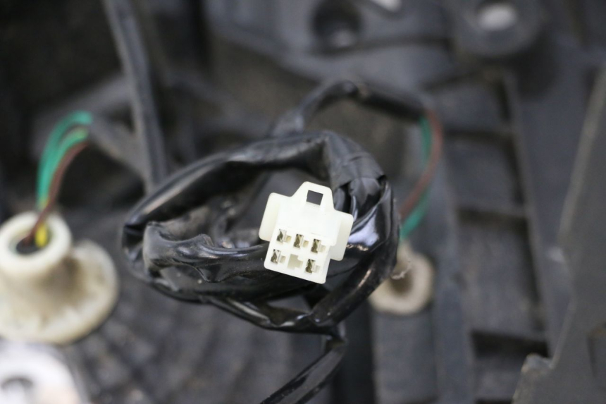 photo de Luz traseira LONGJIA SHARPY 125 (2020 - 2024) - Pontos de fixação