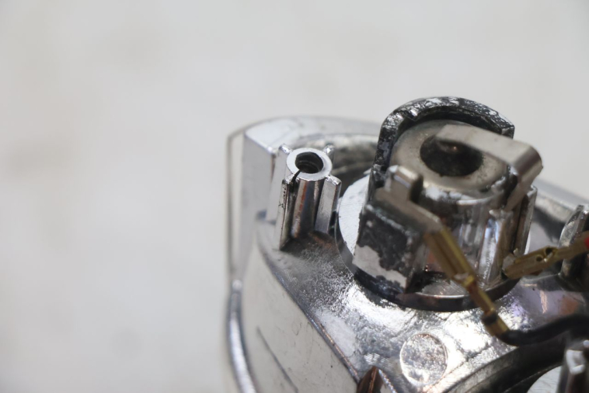 photo de LUZ TRASEIRA PEUGEOT LUDIX SNAKE 2T 50 (2004 - 2014) - Pontos de fixação