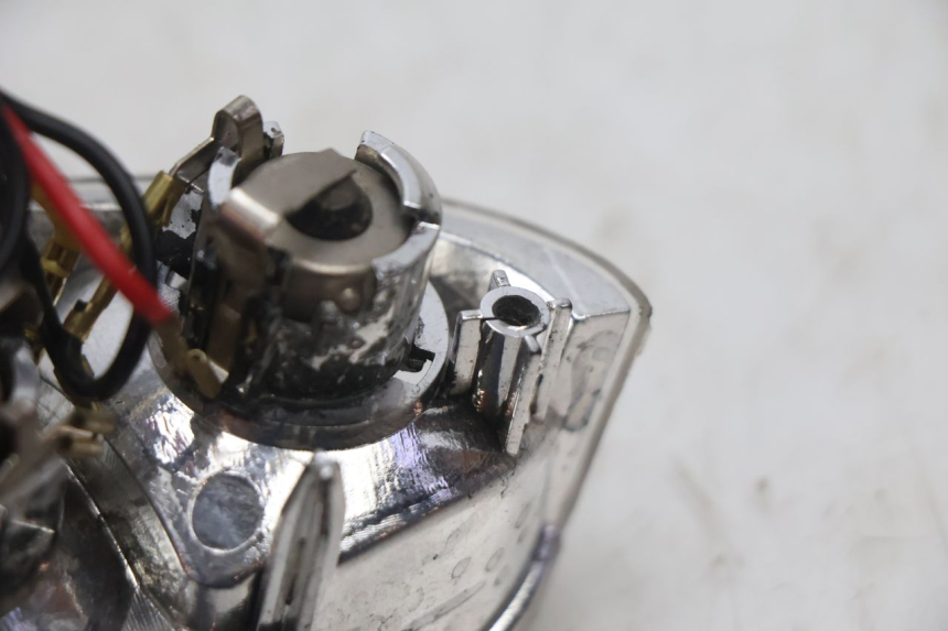 photo de LUZ TRASEIRA PEUGEOT LUDIX SNAKE 2T 50 (2004 - 2014) - Estado da superfície