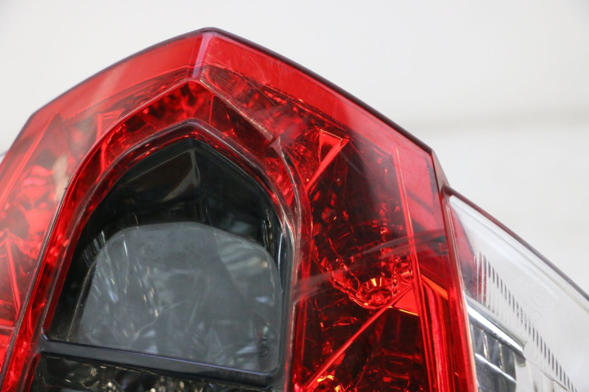 photo de LUZ TRASEIRA KYMCO MOVIE S 125 (2009 - 2018) - Zoom do estado de desgaste