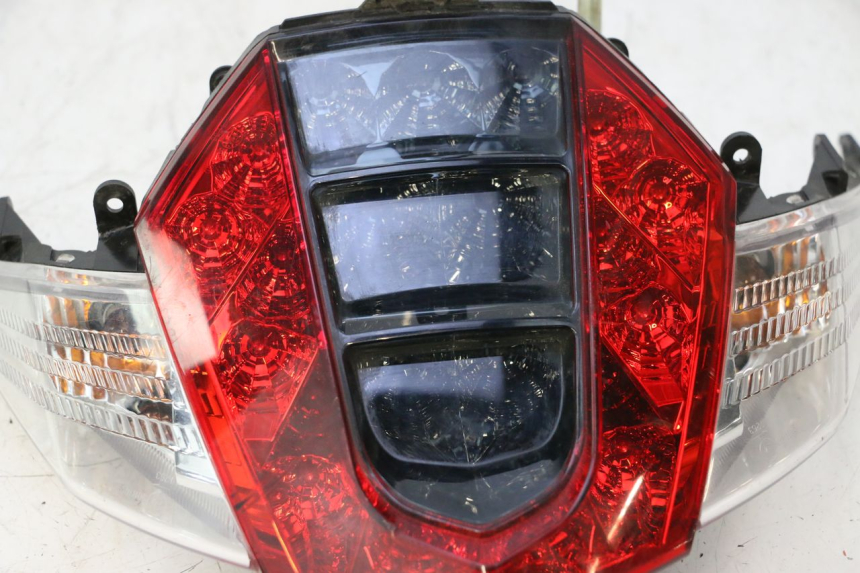 photo de LUZ TRASEIRA KYMCO MOVIE S 125 (2009 - 2018) - Outro ângulo de visão