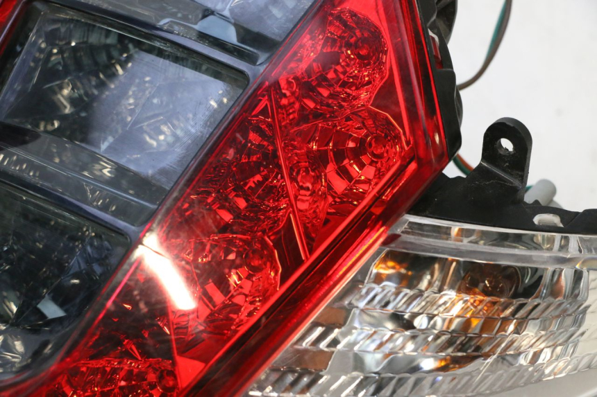 photo de LUZ TRASEIRA KYMCO MOVIE S 125 (2009 - 2018) - Vista geral