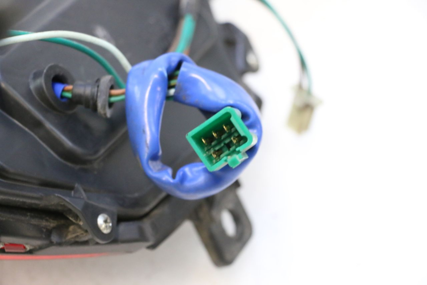 photo de LUZ TRASEIRA KYMCO MOVIE S 125 (2009 - 2018) - Marcações e referências