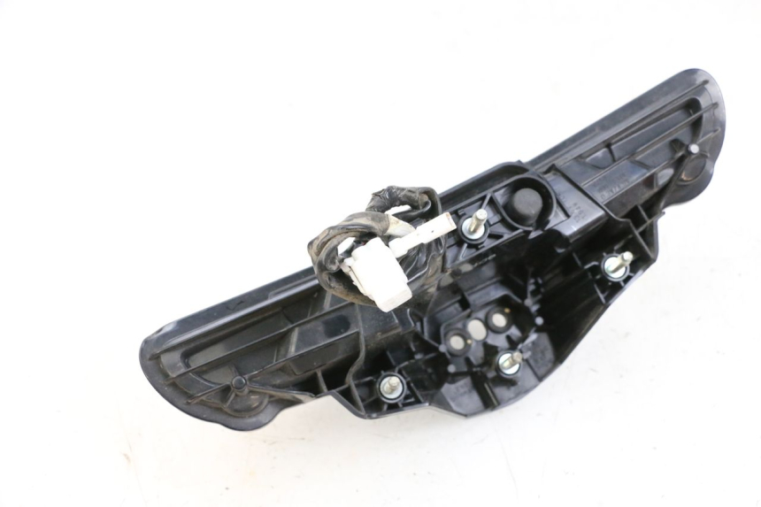photo de Luz traseira YAMAHA NEO'S CORE 1 (2022 - 2026) - Pontos de fixação