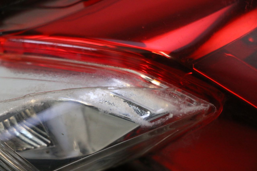 photo de Luz traseira KYMCO LIKE 4T 50 (2019 - 2025) - Zoom do estado de desgaste