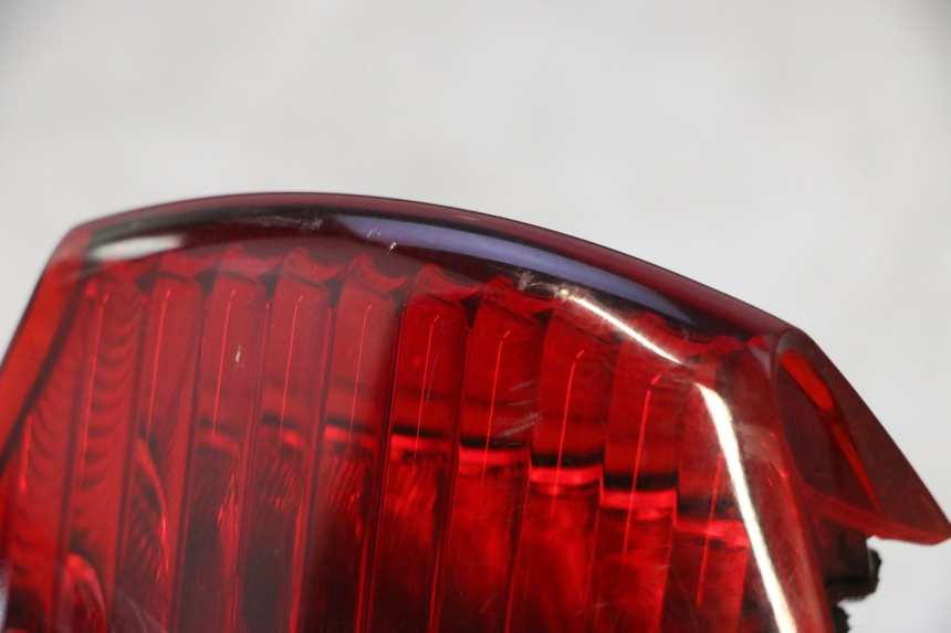 photo de Luz traseira PIAGGIO NEW TYPHOON 50 (2018 - 2021) - Zoom do estado de desgaste
