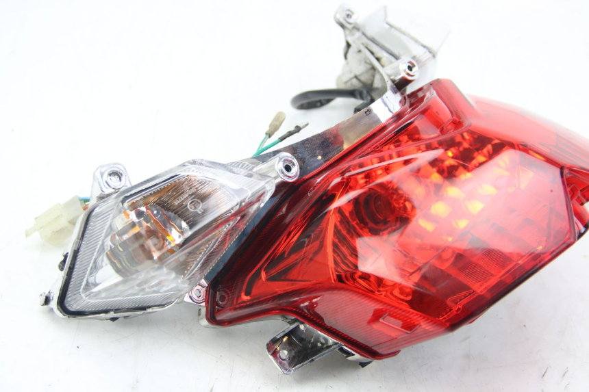 photo de Luz traseira SYM ORBIT III 3 4T 50 (2021 - 2025) - Zoom do estado de desgaste