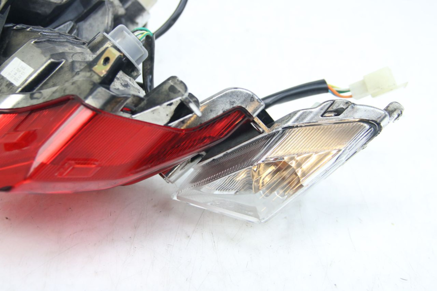 photo de Luz traseira SYM ORBIT III 3 4T 50 (2021 - 2025) - Outro ângulo de visão