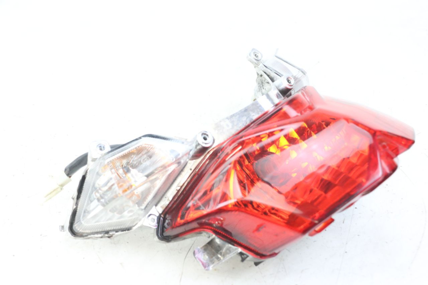 photo de Luz traseira SYM ORBIT III 3 4T 50 (2018 - 2021) - Marcações e referências