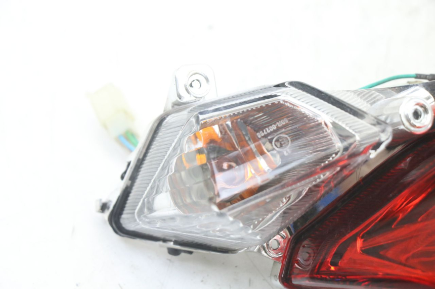 photo de Luz traseira SYM ORBIT III 3 4T 50 (2021 - 2025) - Zoom do estado de desgaste