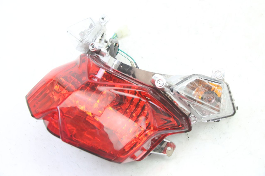photo de Luz traseira SYM ORBIT III 3 4T 50 (2021 - 2025) - Outro ângulo de visão