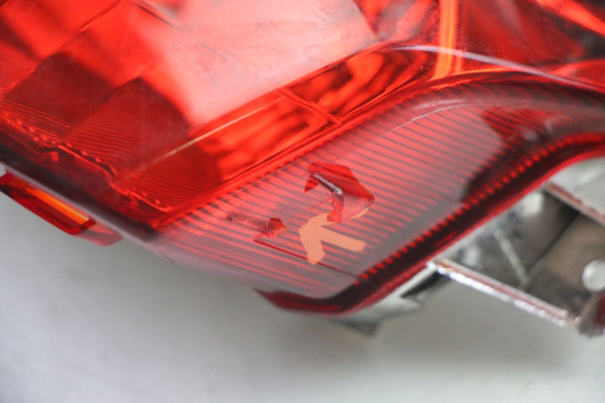 photo de Luz traseira SYM ORBIT III 3 4T 50 (2021 - 2025) - Pontos de fixação
