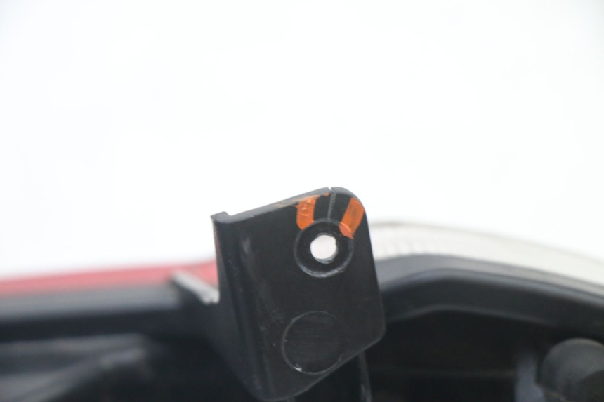photo de Luz traseira PEUGEOT STREETZONE I 2T 50 (2018 - 2020) - Estado da superfície