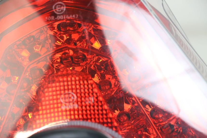 photo de Luz traseira EUROCKA R8 4T 50 (2013 - 2022) - Zoom do estado de desgaste