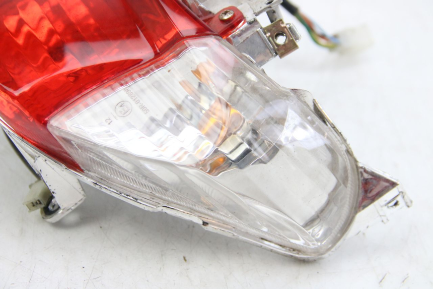 photo de Luz traseira TNT MOTOR ROMA 10' 4T 50 (2019 - 2022) - Zoom do estado de desgaste