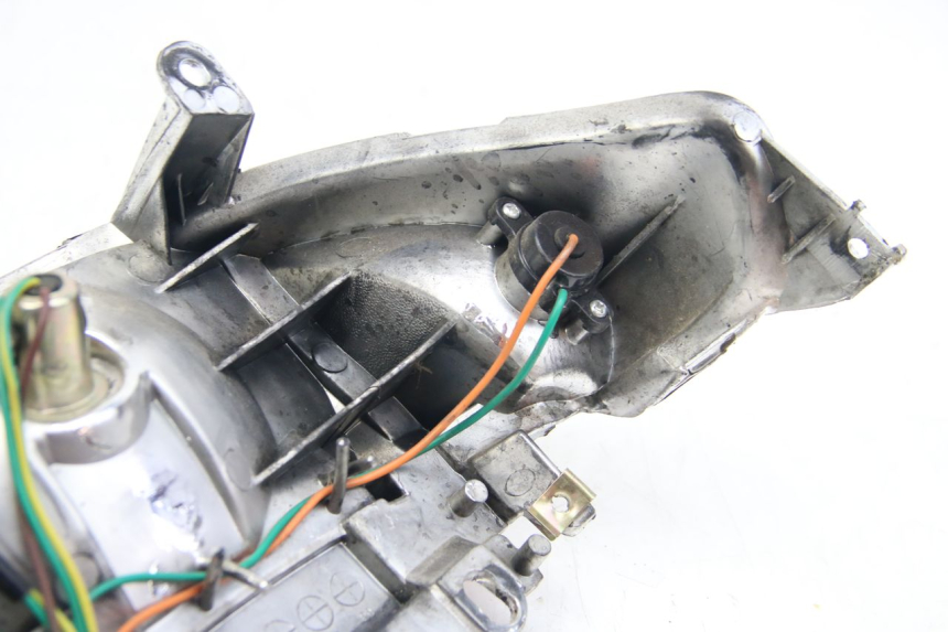 photo de Luz traseira TNT MOTOR ROMA 10' 4T 50 (2019 - 2022) - Pontos de fixação