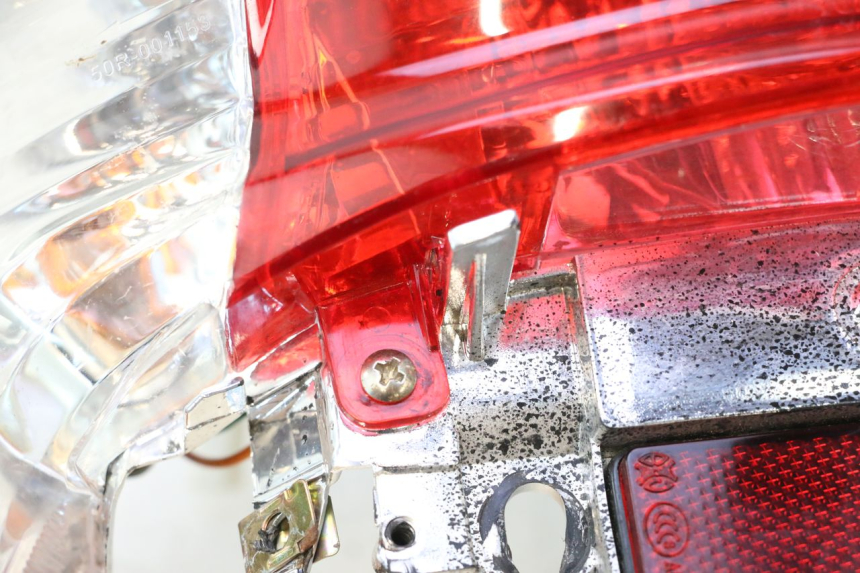 photo de Luz traseira TNT MOTOR ROMA 12' 2T 50 (2007 - 2018) - Zoom do estado de desgaste