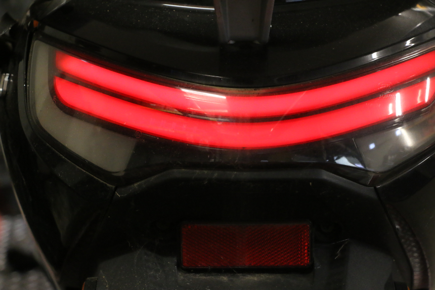 photo de LUZ TRASEIRA BAIKU SAKURA 1 (2021 - 2025) - Zoom do estado de desgaste