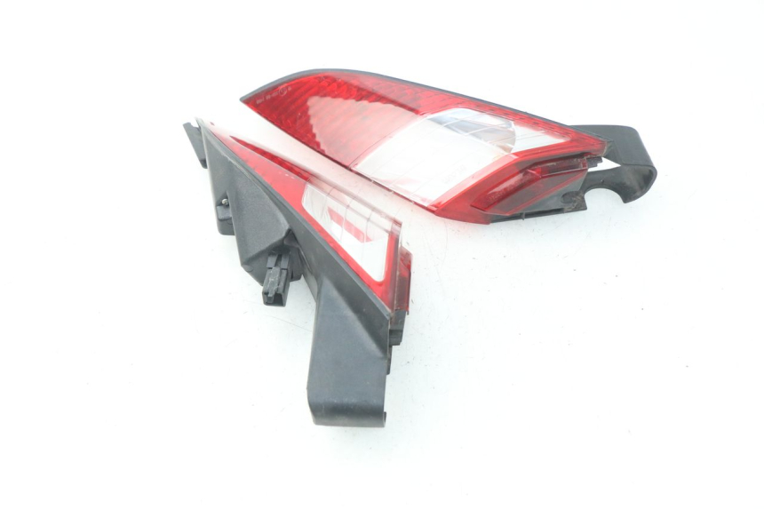 photo de Luz traseira PEUGEOT SATELIS 125 (2006 - 2009) - Pontos de fixação