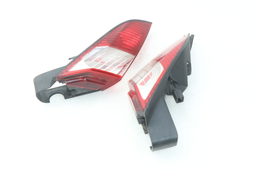 photo de Luz traseira PEUGEOT SATELIS 125 (2006 - 2009) - Estado da superfície