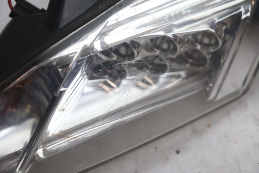 photo de LUZ TRASEIRA PEUGEOT SATELIS 125 (2013 - 2018) - Outro ângulo de visão