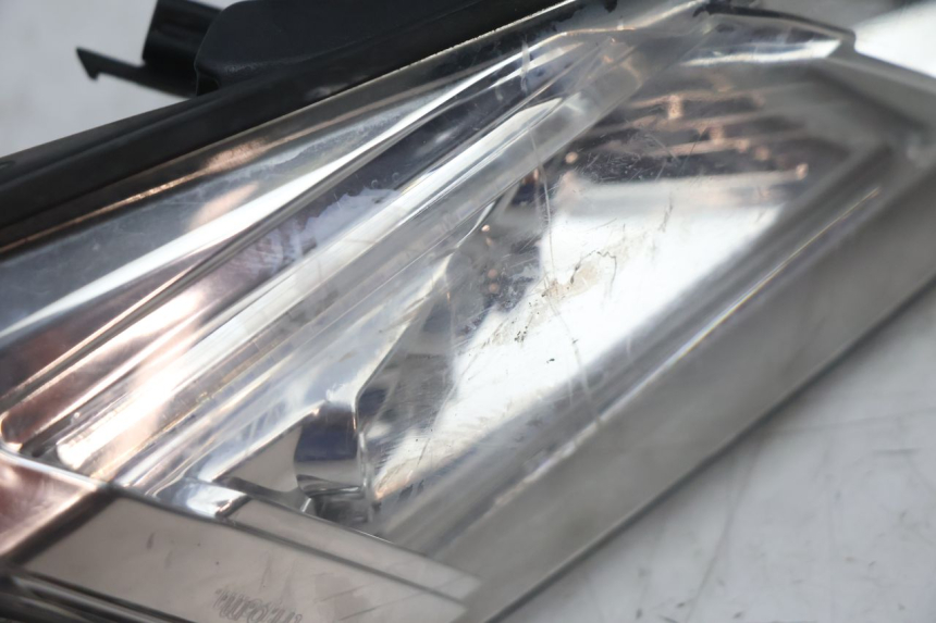 photo de LUZ TRASEIRA PEUGEOT SATELIS 125 (2013 - 2018) - Vista geral