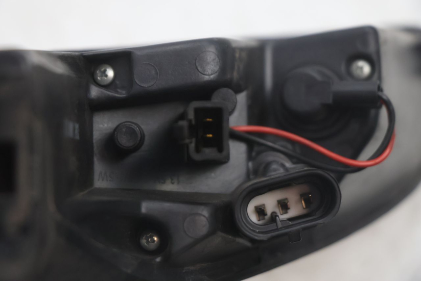 photo de LUZ TRASEIRA PEUGEOT SATELIS 125 (2013 - 2018) - Marcações e referências