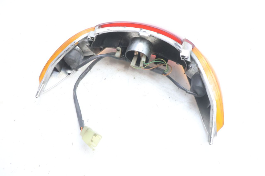 photo de LUZ TRASEIRA HONDA SH 125 (2001 - 2003) - Pontos de fixação