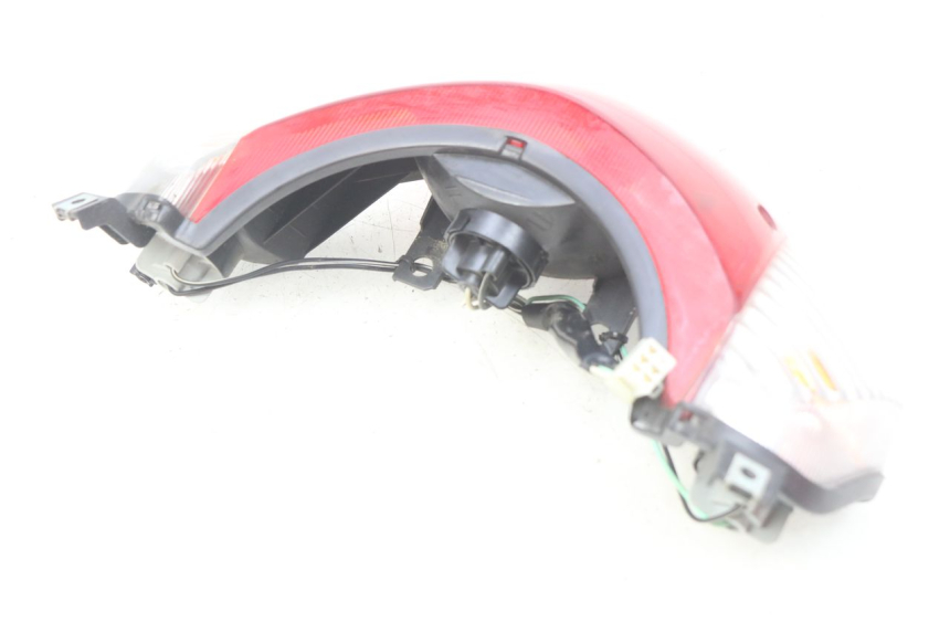 photo de Luz traseira SUZUKI SIXTEEN 125 (2008 - 2010) - Pontos de fixação