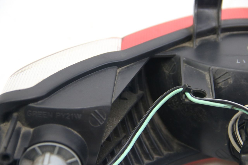 photo de Luz traseira SUZUKI SIXTEEN 125 (2008 - 2010) - Detalhes característicos