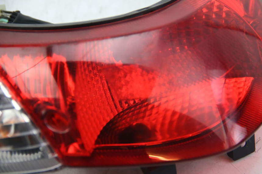 photo de Luz traseira SUZUKI SIXTEEN 125 (2008 - 2010) - Ampliação técnica