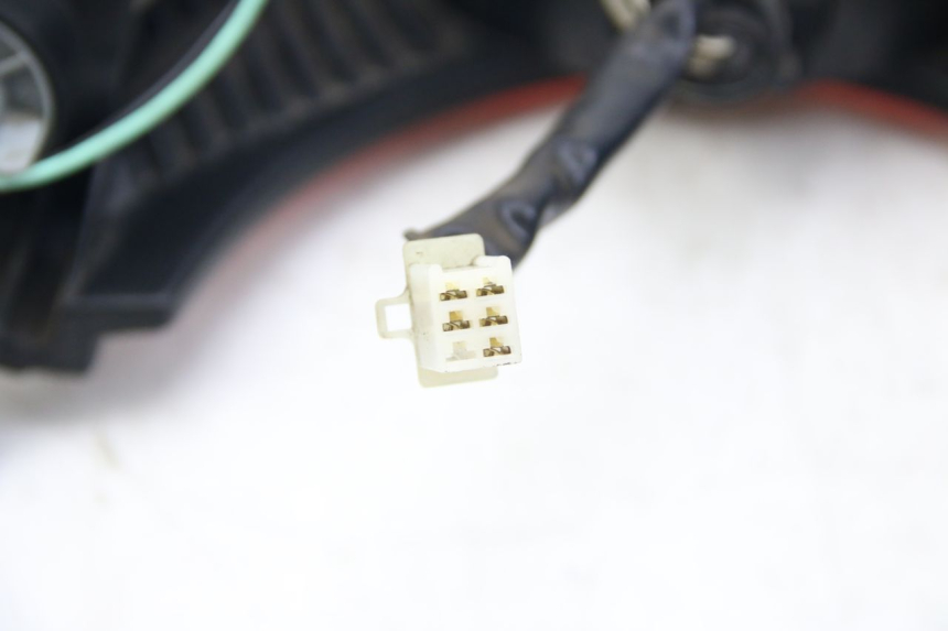 photo de Luz traseira SUZUKI SIXTEEN 125 (2008 - 2010) - Peça verificada