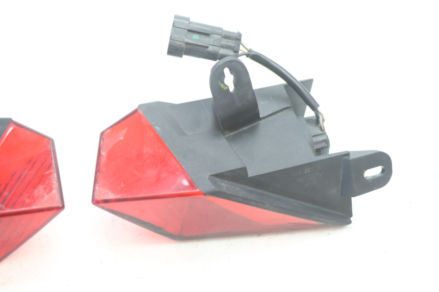 photo de LUZ TRASEIRA CAN-AM SPYDER RS 1000 (2008 - 2012) - Detalhes característicos