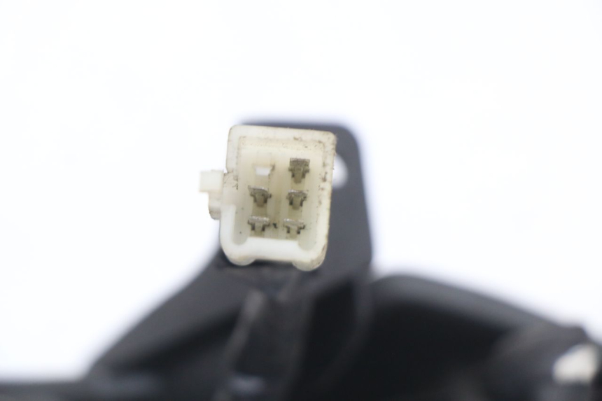photo de Luz traseira PEUGEOT STREETZONE I 2T 50 (2018 - 2020) - Estado da superfície