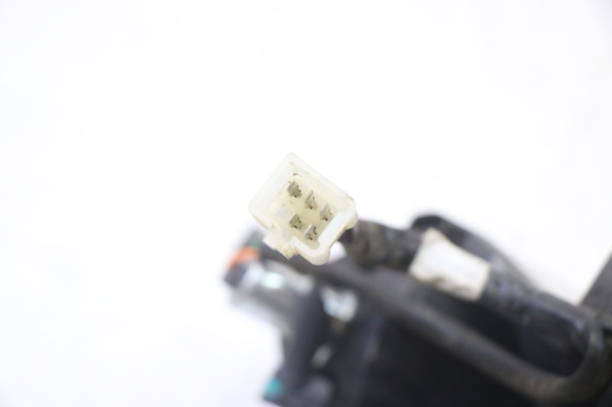 photo de Luz traseira PEUGEOT STREETZONE I NAKED 2T 50 (2018 - 2020) - Pontos de fixação