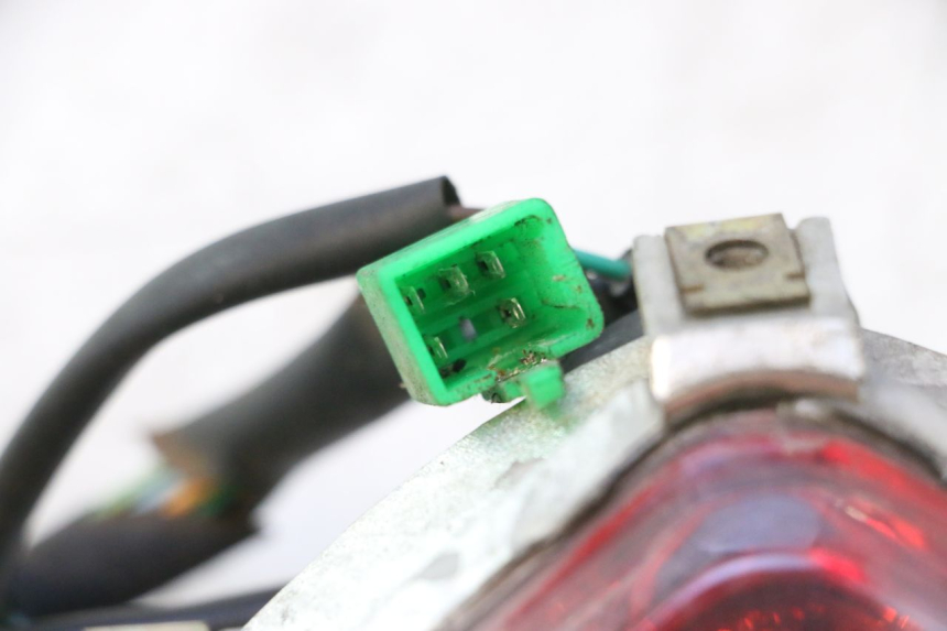 photo de LUZ TRASEIRA KYMCO SUPER 8 2T 50 (2007 - 2013) - Estado da superfície