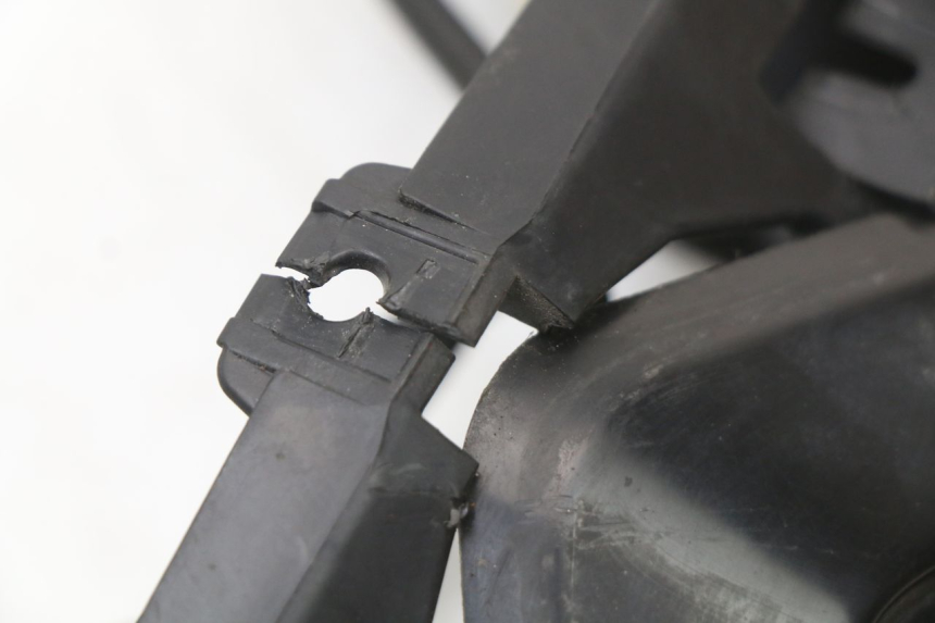photo de Luz traseira KYMCO SUPER 8 4T 50 (2021 - 2024) - Pontos de fixação