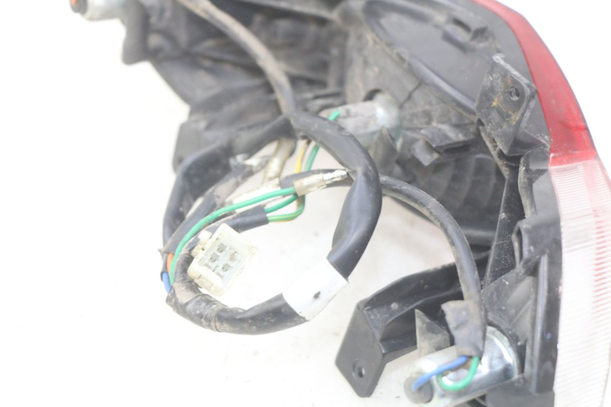 photo de Luz traseira PEUGEOT TWEET 4T 50 (2010 - 2014) - Zoom do estado de desgaste