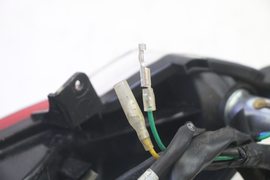photo de Luz traseira PEUGEOT TWEET PRO EFI 4T 50 (2021 - 2022) - Pontos de fixação