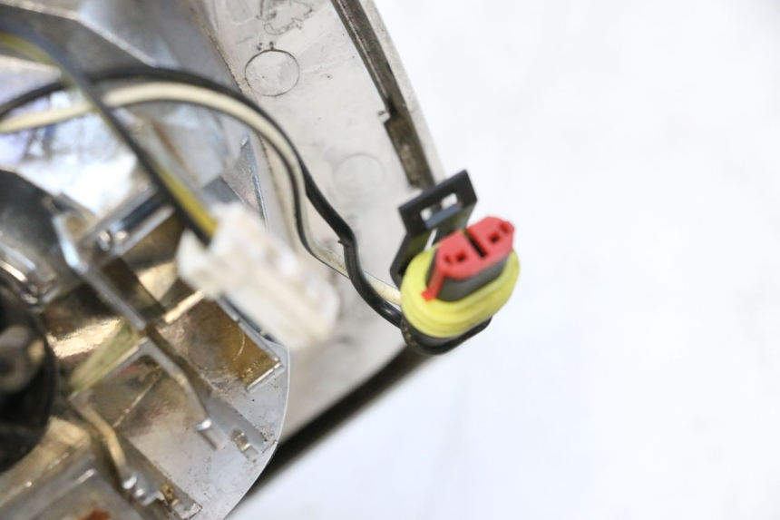 photo de Luz traseira PIAGGIO VESPA PRIMAVERA 2T 50 (2013 - 2018) - Detalhes característicos