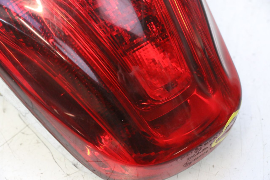 photo de Luz traseira PIAGGIO VESPA PRIMAVERA 2T 50 (2013 - 2018) - Vista de perto