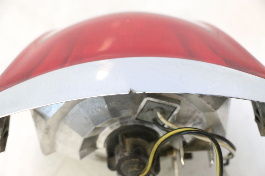 photo de Luz traseira PIAGGIO VESPA PRIMAVERA 2T 50 (2013 - 2018) - Zoom do estado de desgaste