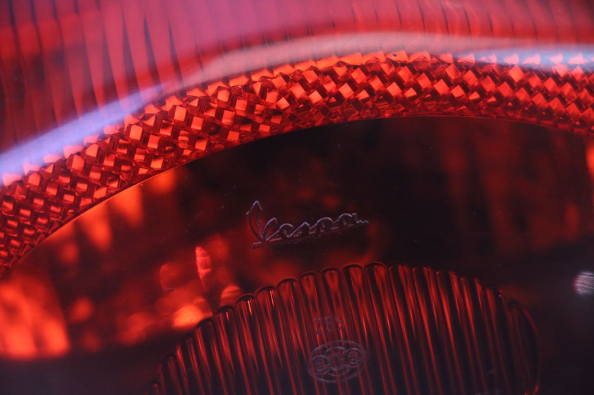 photo de Luz traseira PIAGGIO VESPA S 2T 50 (2007 - 2014) - Zoom do estado de desgaste
