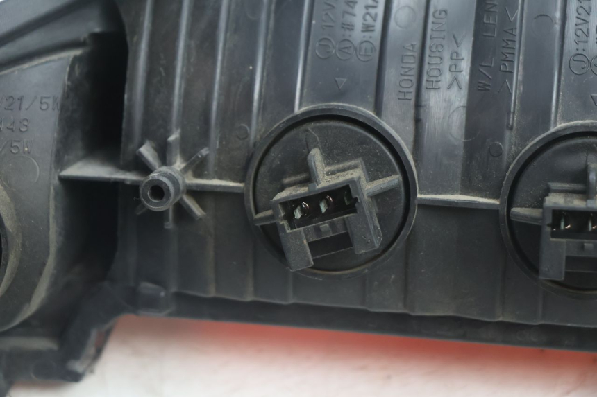 photo de Luz traseira HONDA VFR FI RC46 800 (1998 - 2001) - Marcações e referências