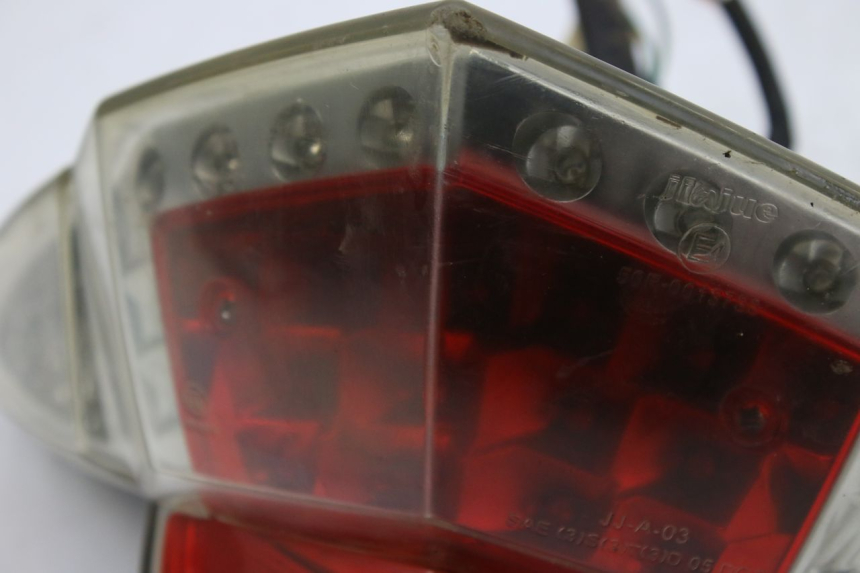 photo de Luz traseira EUROCKA VIRTUALITY GT 4T 50 (2011 - 2017) - Zoom do estado de desgaste