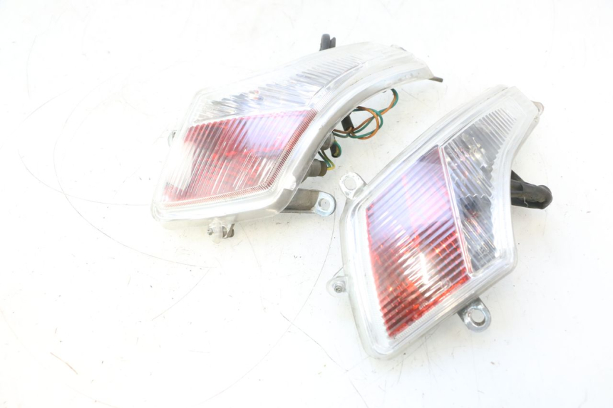 photo de Luz traseira PEUGEOT VIVACITY NEW 2T 50 (2008 - 2017) - Vista de perto