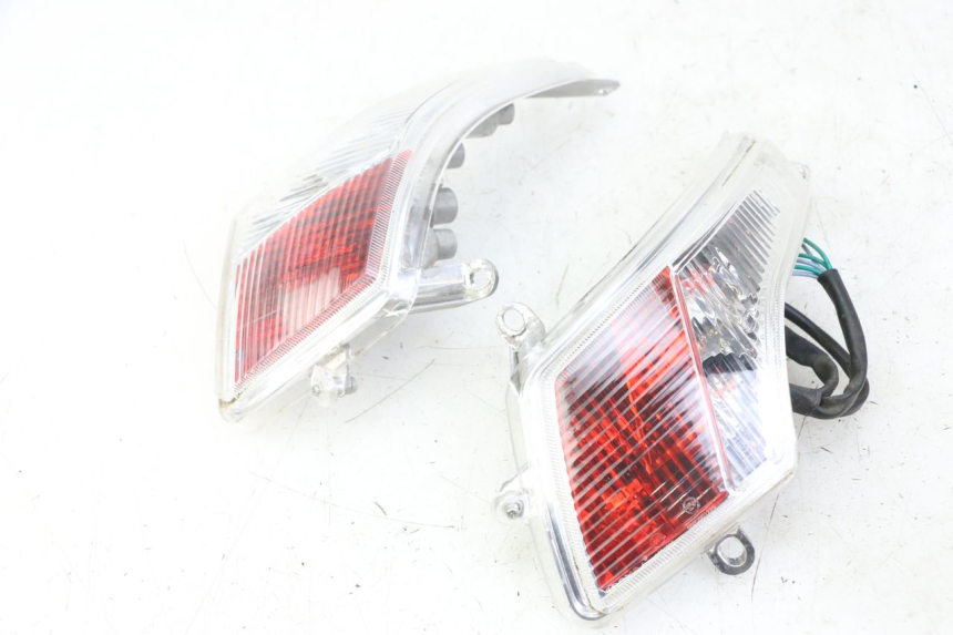 photo de Luz traseira PEUGEOT VIVACITY 125 (2010 - 2017) - Outro ângulo de visão