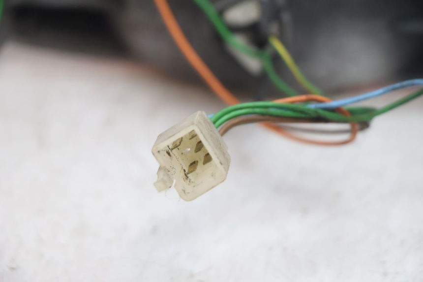 photo de Luz traseira PEUGEOT VIVACITY 50 (1998 - 2003) - Pontos de fixação