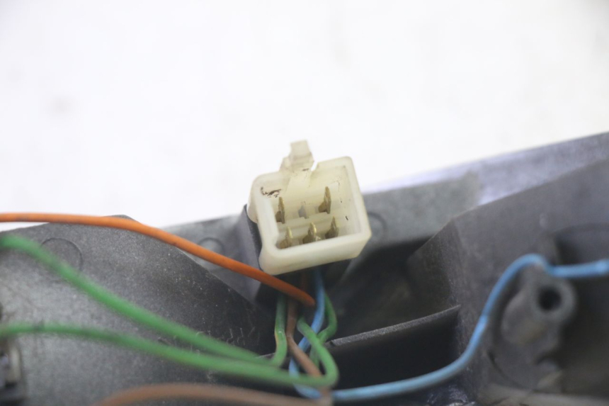 photo de Luz traseira PEUGEOT VIVACITY 100 (1999 - 2008) - Estado da superfície